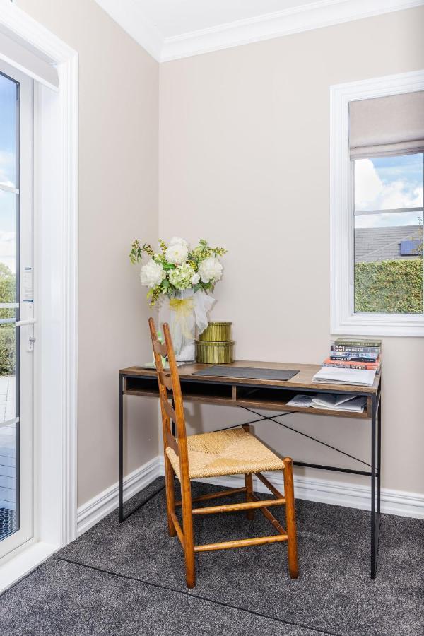 Sweet Magnolia 1 Or 2 Bedroom Suite St Kilda Cambridge With Complimentary Continental Breakfast Bagian luar foto