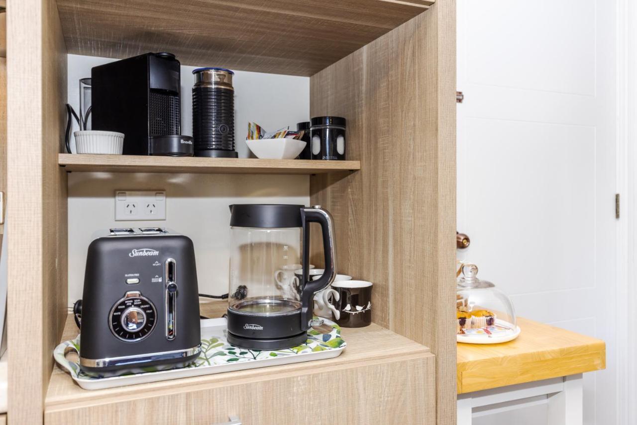 Sweet Magnolia 1 Or 2 Bedroom Suite St Kilda Cambridge With Complimentary Continental Breakfast Bagian luar foto