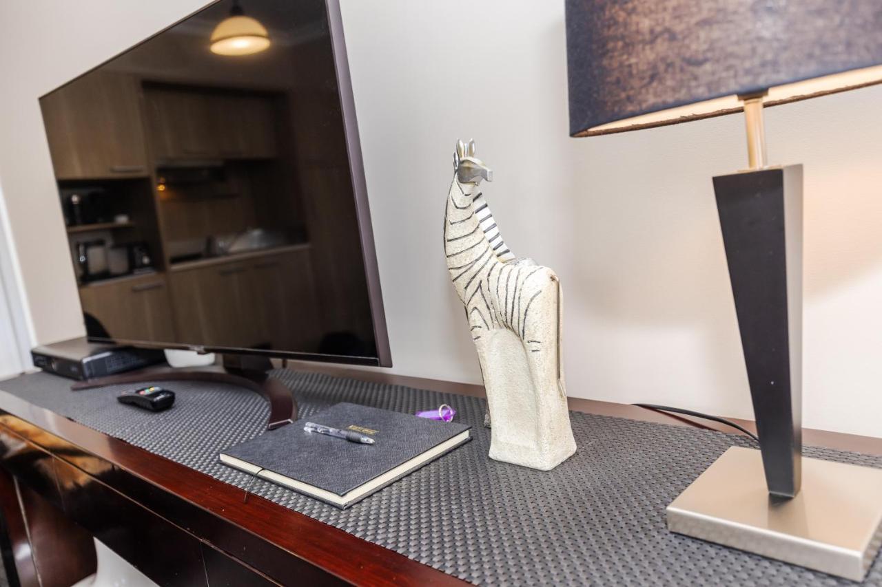 Sweet Magnolia 1 Or 2 Bedroom Suite St Kilda Cambridge With Complimentary Continental Breakfast Bagian luar foto