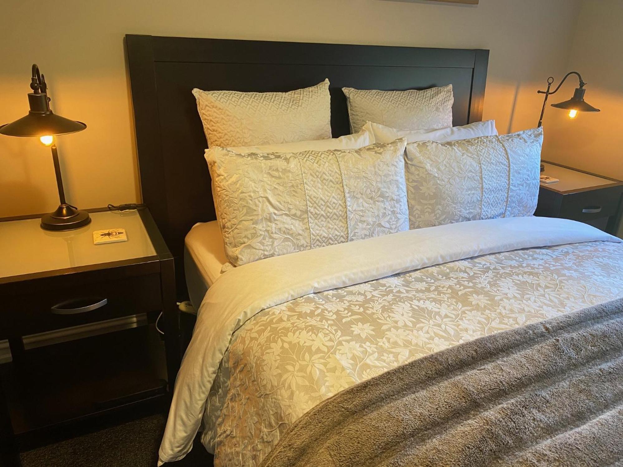 Sweet Magnolia 1 Or 2 Bedroom Suite St Kilda Cambridge With Complimentary Continental Breakfast Bagian luar foto